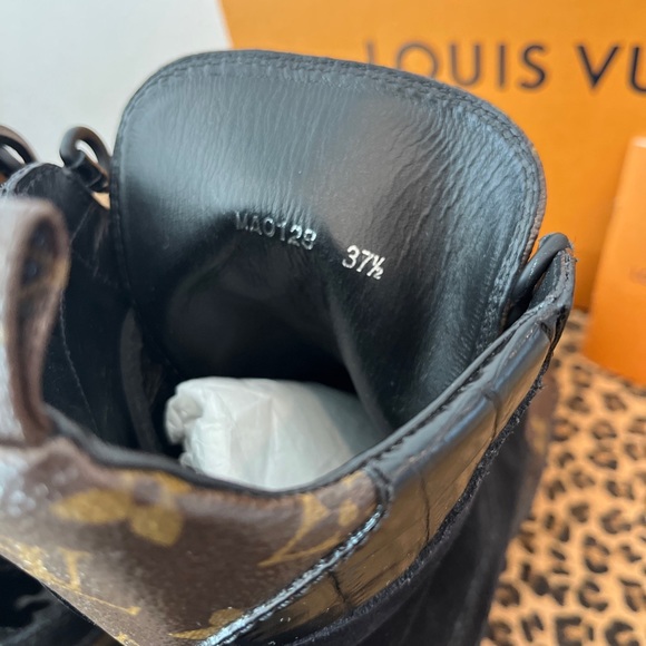 (SOLD) Louis Vuitton Suede Monogram Laureate Desert Boots - Picture 9 of 11